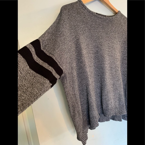 Brandy Melville gray sweater with striped sleeves - Picture 5 of 10